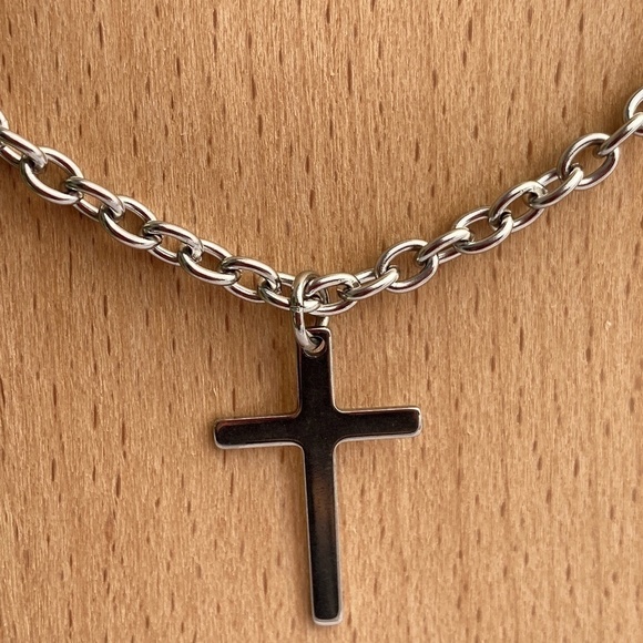 Stainless Steel Necklace With Cross Pendant - Picture 4 of 10